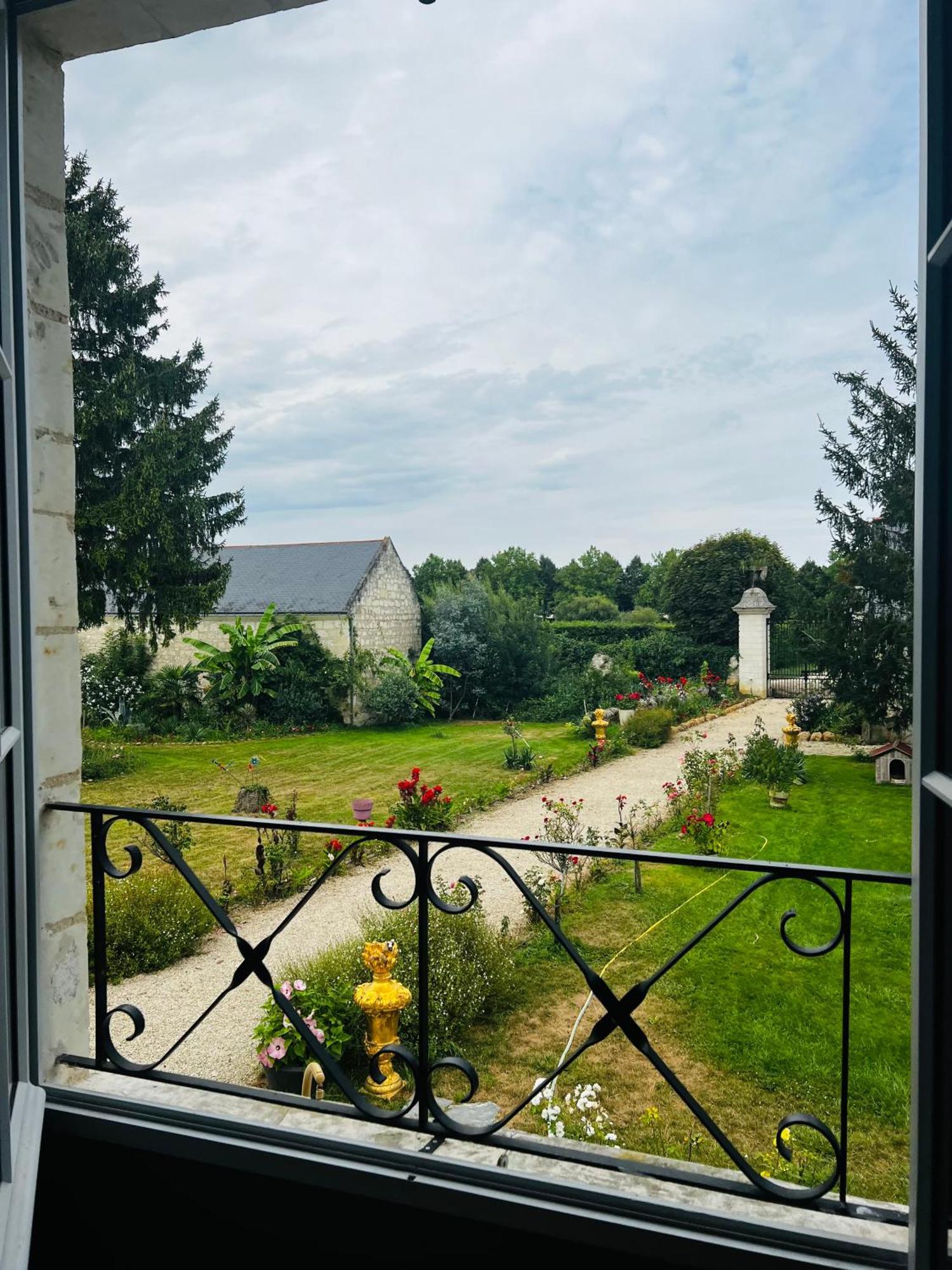 Allonnes  Chateau De La Thibaudiere Bois Savary - Chambre Familiale Du Roi מראה חיצוני תמונה