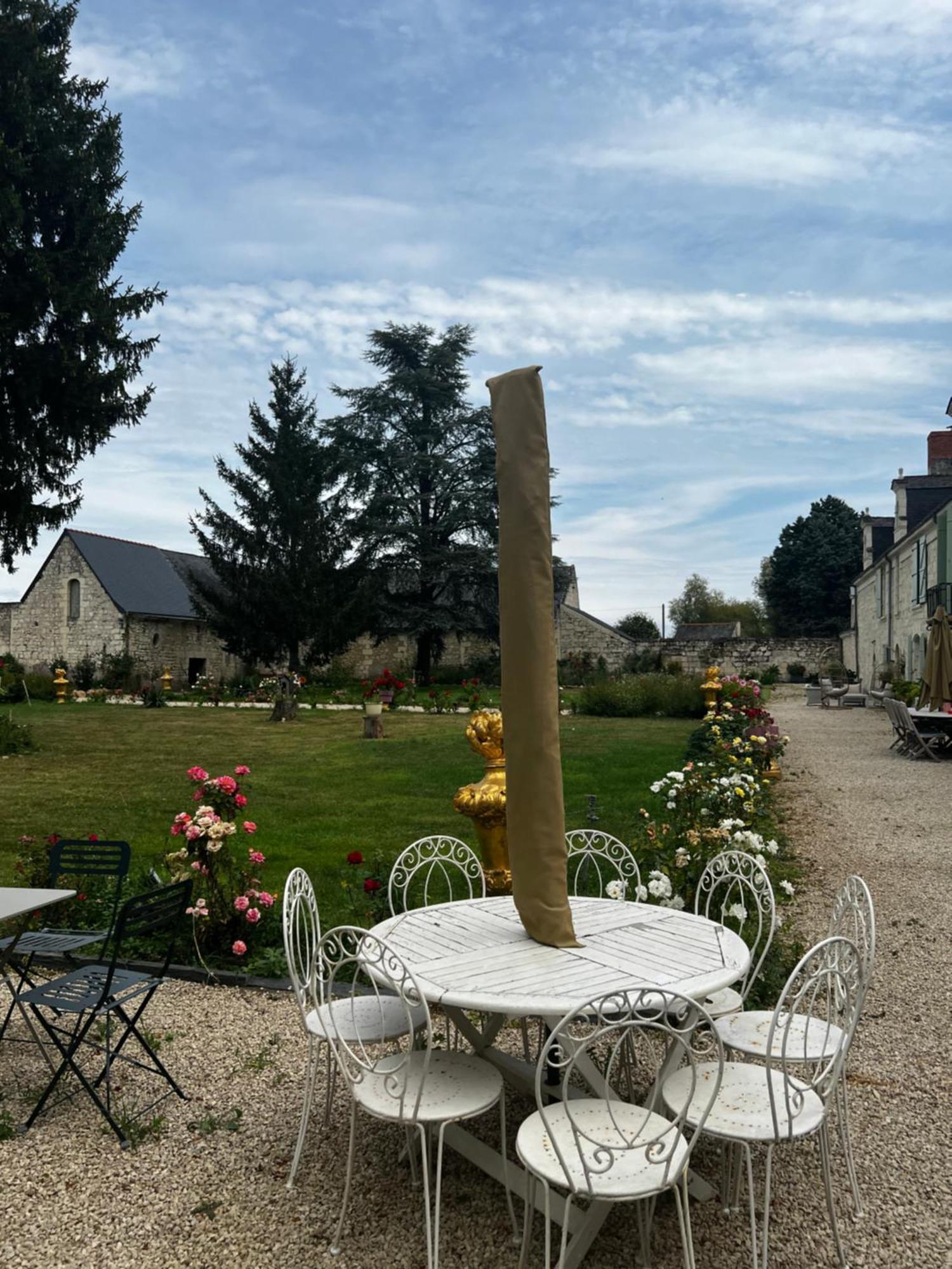 Allonnes  Chateau De La Thibaudiere Bois Savary - Chambre Familiale Du Roi מראה חיצוני תמונה